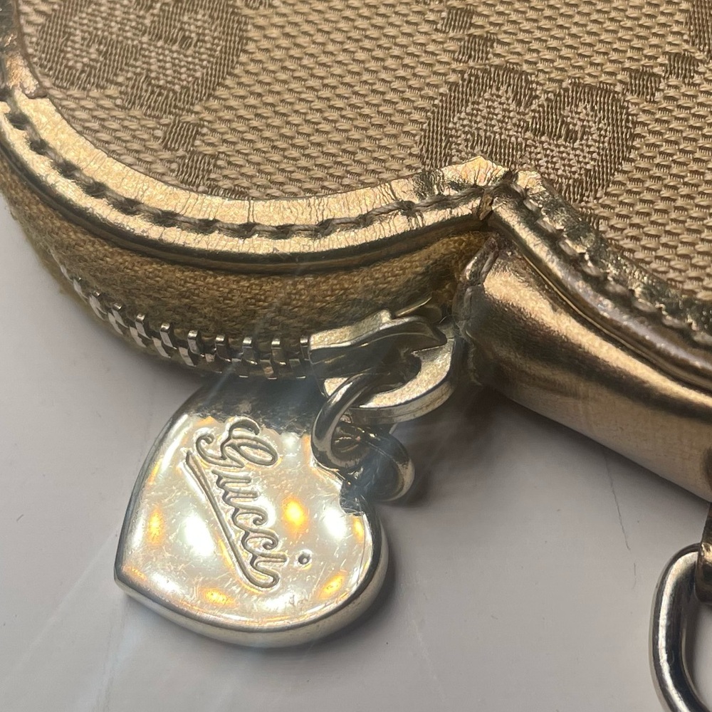 GUCCI GG Heart wallet/pouch - Picture 3 of 9